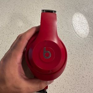 Beats Studio 3 wireless headphones - red